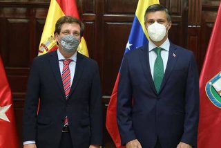 La lecci&oacute;n de Mart&iacute;nez-Almeida a S&aacute;nchez al recibir a Leopoldo L&oacute;pez en el Ayuntamiento de Madrid