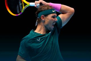 Rafa Nadal agota a palos a Tsitsipas y pasa a semifinales de las ATP Finals