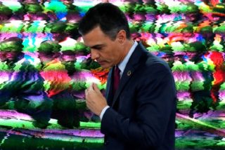 Nervios en Moncloa: improvisa un 'Al&oacute;, presidente' para ocultar la invasi&oacute;n de pateras y la marcha contra Cela&aacute;