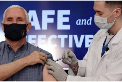 Mike Pence recibe la vacuna de Pfizer contra el coronavirus