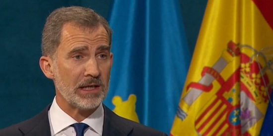 Carlos D&aacute;vila: "El Rey no puede defenderse"