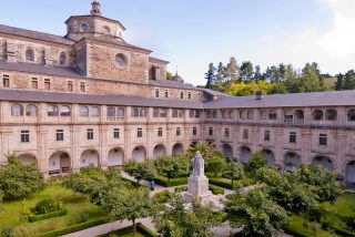 En el Camino de Santiago, San Juli&aacute;n de Samos: un monasterio que nace cuando los suevos poblaban Galicia
