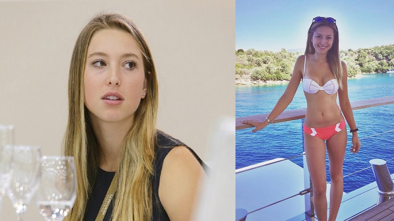 La hija peque&ntilde;a de Steve Jobs se quita la ropa y posa desnuda en una ba&ntilde;era