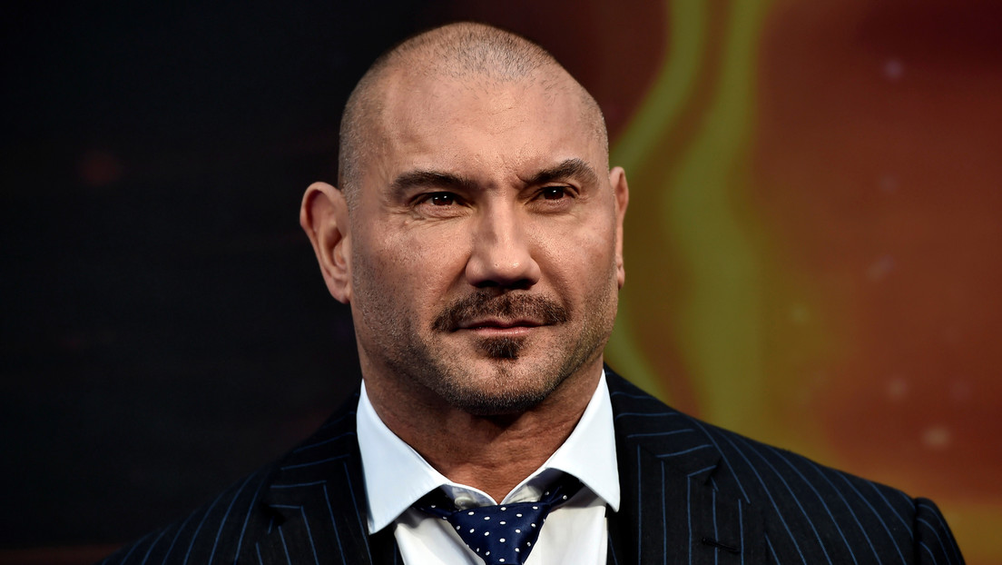 El actor Dave Bautista ofrece 20.000 d&oacute;lares por encontrar a quien grab&oacute; la palabra 'Trump' en un manat&iacute;