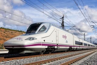 Sigue el caos de &Oacute;scar Puente: una rotura en el AVE Barcelona-Madrid reduce velocidad a 80 km/h y agrava retrasos