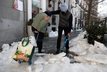 El desabastecimiento de los supermercados en Madrid genera una &lsquo;cacer&iacute;a&rsquo; del pan y papel higi&eacute;nico a bajo cero