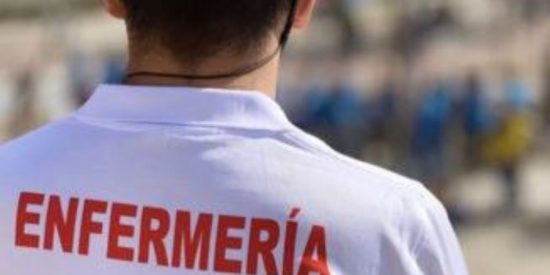 Un abusador finge ser un enfermero para saquear hospitales