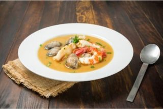 Receta: sopa de pescado, con gambas y almejas