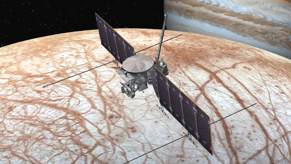 La superficie de la luna Europa, sacudida por peque&ntilde;os impactos