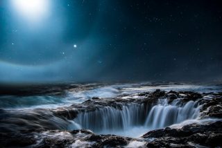 Cient&iacute;ficos producen agua met&aacute;lica en condiciones terrestres