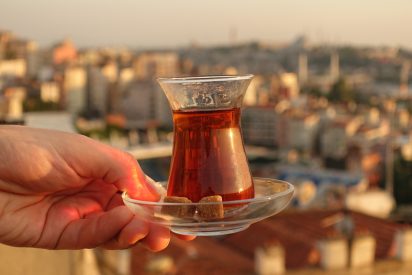 Intenta asesinar a su jefe echando en su te saliva de un infectado de Covid que compr&oacute; por 70 euros