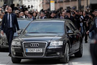 El enfermizo ego de Pedro Sánchez: Falcon, helicópteros y el 'super' Audi de 500.000 euros