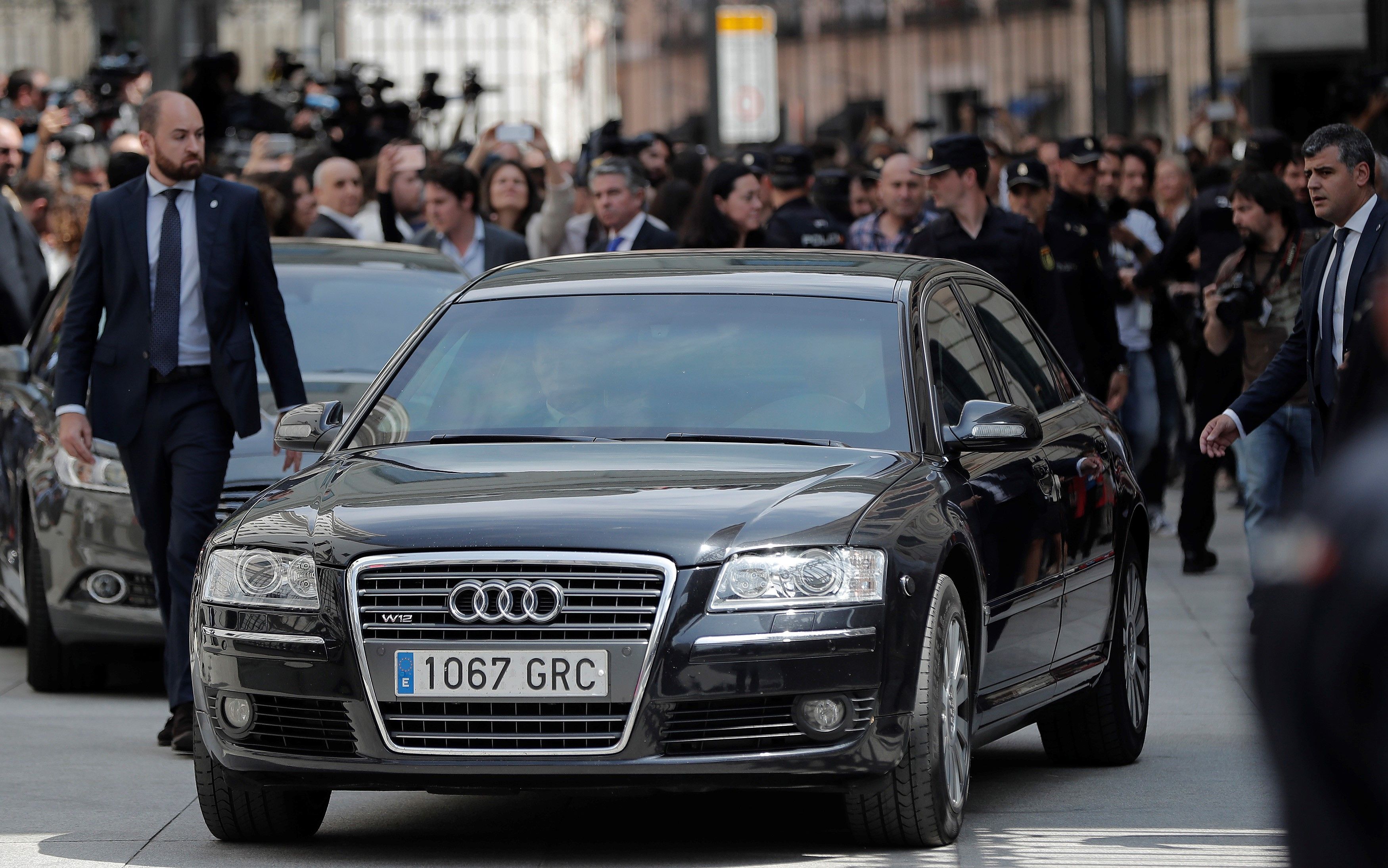 El enfermizo ego de Pedro Sánchez: Falcon, helicópteros y el 'super' Audi de 500.000 euros