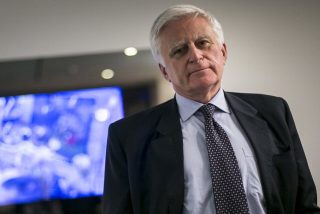 La cruda verdad sobre la marcha de Paolo Vasile de Mediaset: ¿Le echan o se va él?