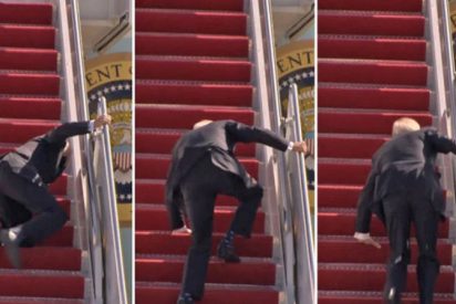 El momento en que un torpe Joe Biden tropieza tres veces al subir las escaleras del Air Force One