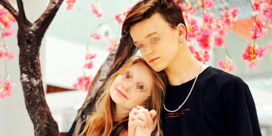 "Somos pareja": las fotos provocativas de una ni&ntilde;a bloguera de 8 a&ntilde;os y su novio adolescente