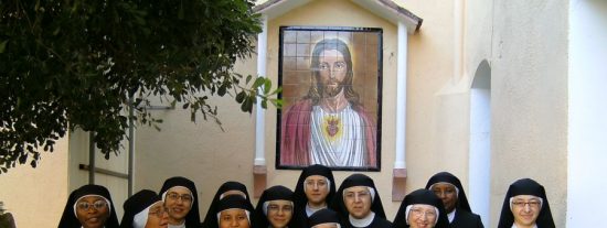 El convento de monjas entra en quiebra y este cura pide un rescate para arreglar la m&aacute;quina de hacer hostias