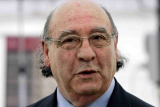 A la memoria del universitario, acad&eacute;mico y gran hombre de la cultura gallega, Xos&eacute; Ram&oacute;n Barreiro