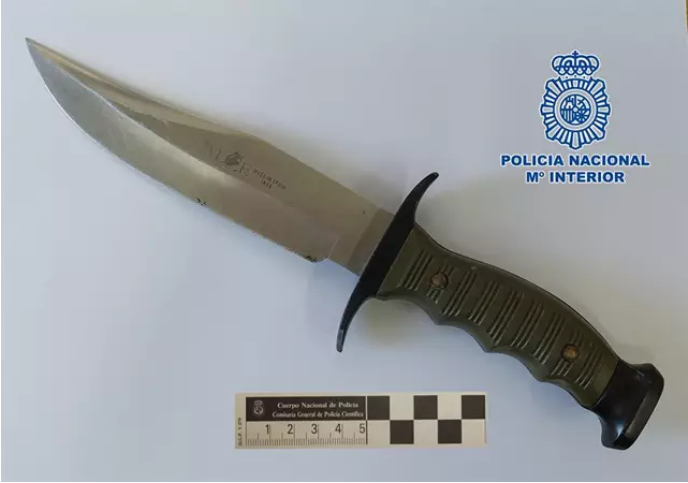 Un estudiante golpea y amenaza con un cuchillo a un adolescente dentro de un aula de Lanzarote