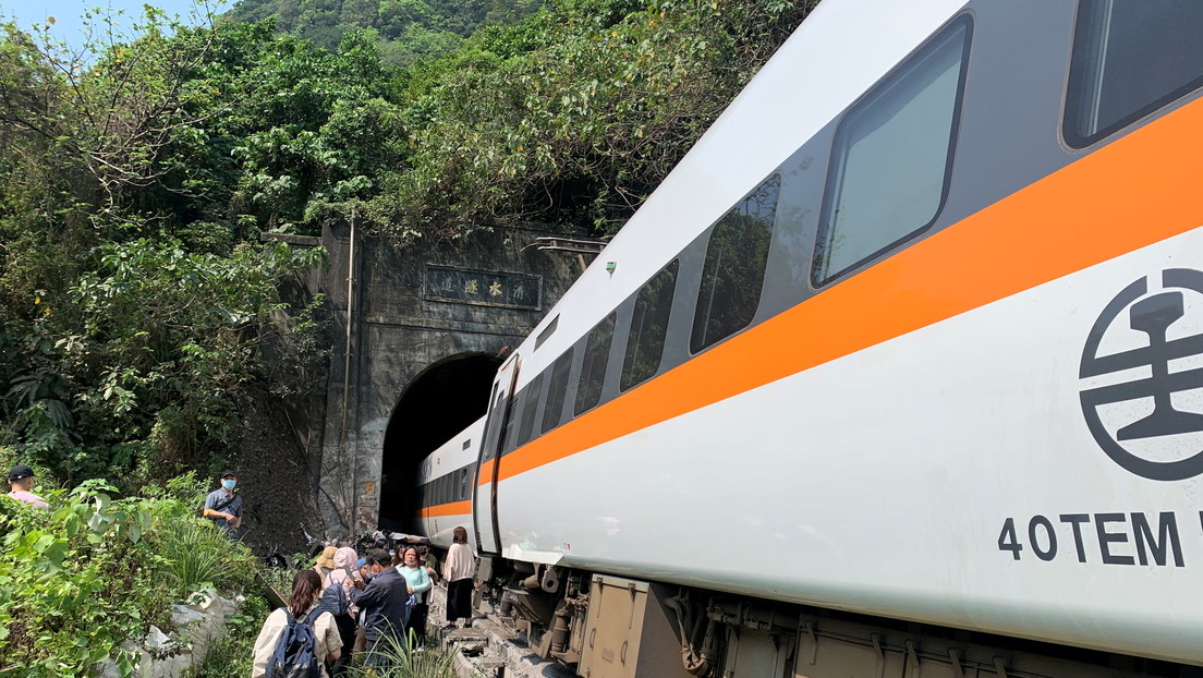 Taiw&aacute;n: medio centenar de muertos y 200 heridos al descarrilar un tren en medio del t&uacute;nel