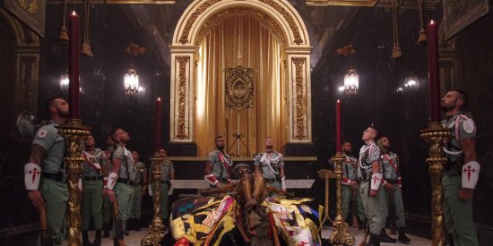 La Legi&oacute;n luce su Cristo virtualmente y la 'procesi&oacute;n' machaca a S&aacute;nchez, Iglesias y Podemos