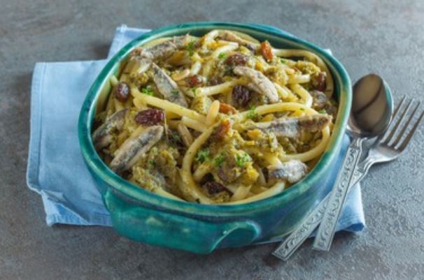 Pasta con sardinas o con le sarde.