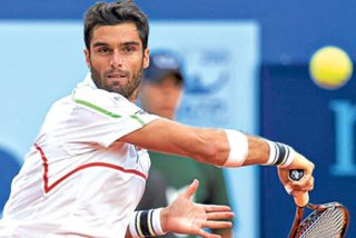 Pablo And&uacute;jar amarga el regreso de Federer y le elimina en Ginebra
