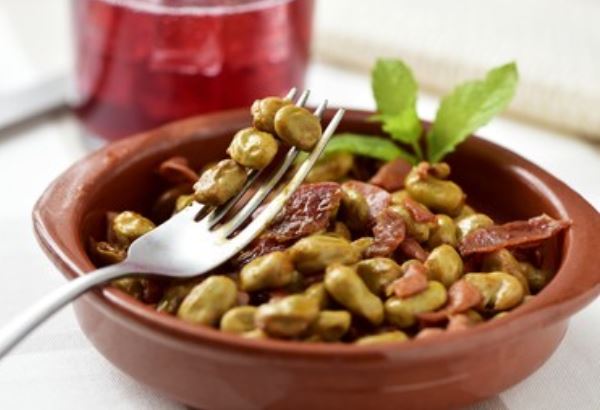 Habas con jam&oacute;n