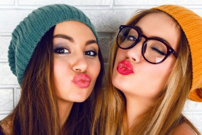 Chiste: el de las dos amigas, las medias y el chiste