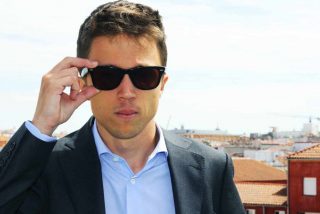 Al menos dos testigos, uno de ellos ajeno al denunciante, corroboran su versión de la patada de Errejón