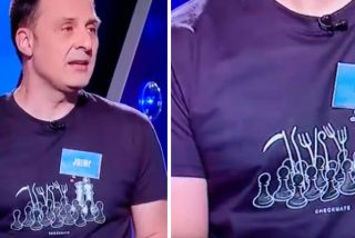 Otra payasada de TVE: un concursante de 'Saber y ganar' luce una camiseta amenazante con la Corona