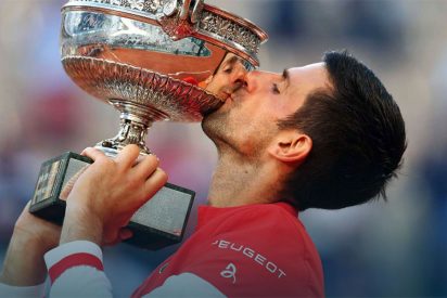 Roland Garros: Djokovic remonta una épica final a Tsitsipas y amenaza el reinado de Nadal y Federer