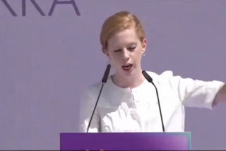 Lilith Verstrynge desata el cachondeo en redes por su apatía al proclamar la República