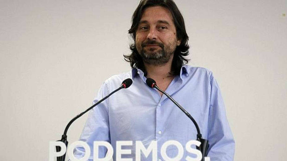 Carlos Herrera reabre la guerra con Podemos al decir esto en directo a Rafa Mayoral: &ldquo;Antes de hablar, l&aacute;vate&rdquo;