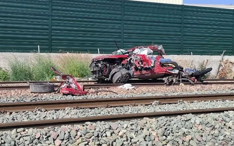 Mueren tres mujeres y un hombre al ser arrollado su coche por un tren en Alicante