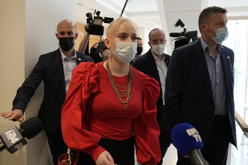 Francia condena a 11 radicales por acosar y amenazar de muerte a una adolescente que critic&oacute; al islam