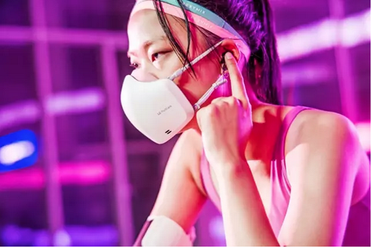 La mascarilla PuriCare de LG ahora cuenta con micr&oacute;fonos y altavoces