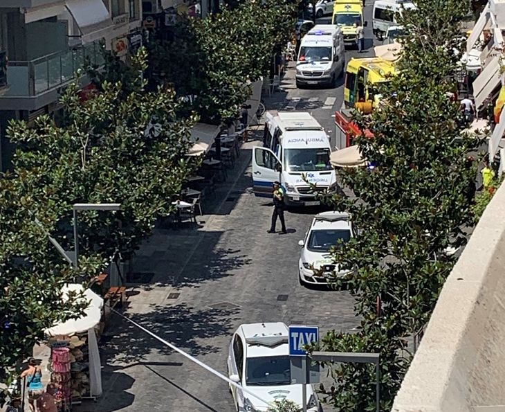 Un coche arrolla la terraza de un bar en Marbella y deja 11 heridos