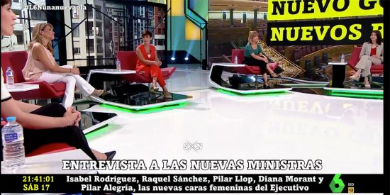 Las redes amargan la despedida de Iñaki López por juntar a las cinco nuevas ministras de Sánchez: "¡Propaganda!"