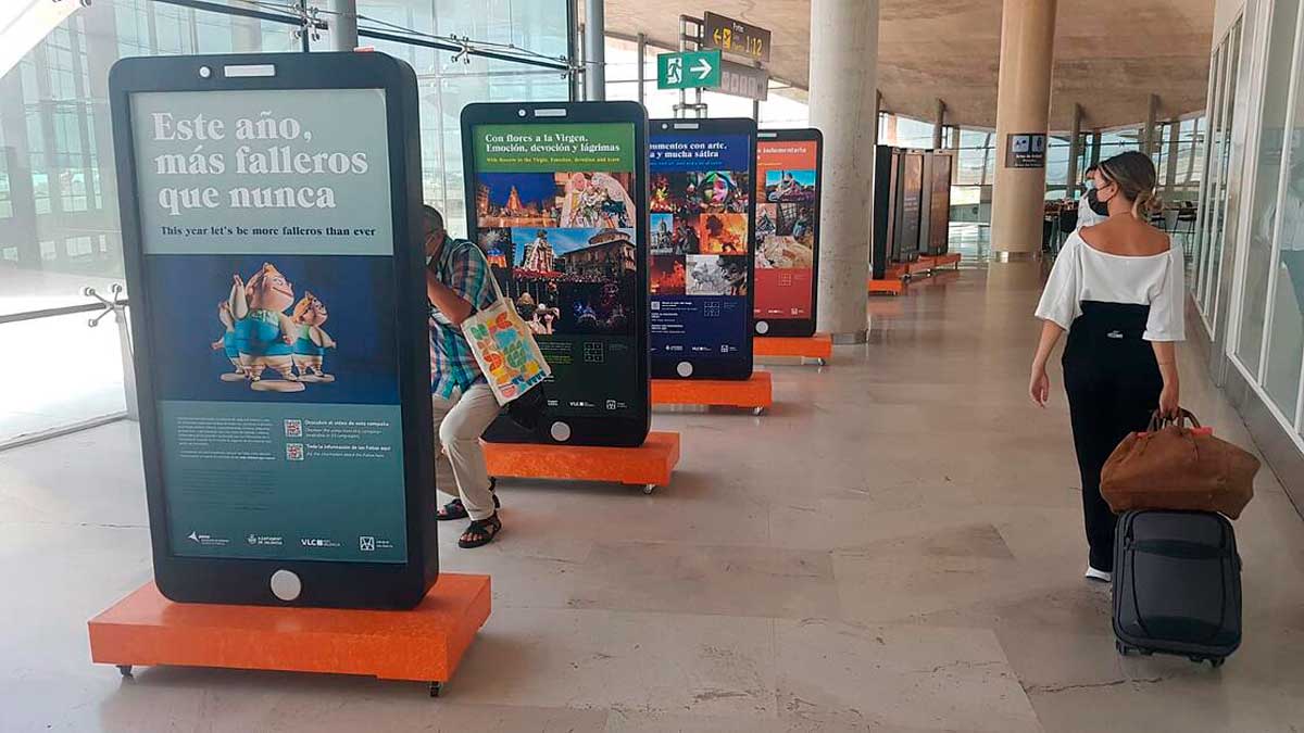 Visit Val&egrave;ncia inaugura la exposici&oacute;n interactiva &lsquo;M&aacute;s falleros que nunca&rsquo; en el Aeropuerto de Val&egrave;ncia
