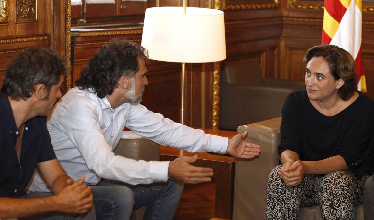 La independentista Colau encarga al golpista Cuixart el preg&oacute;n de las fiestas de Gracia