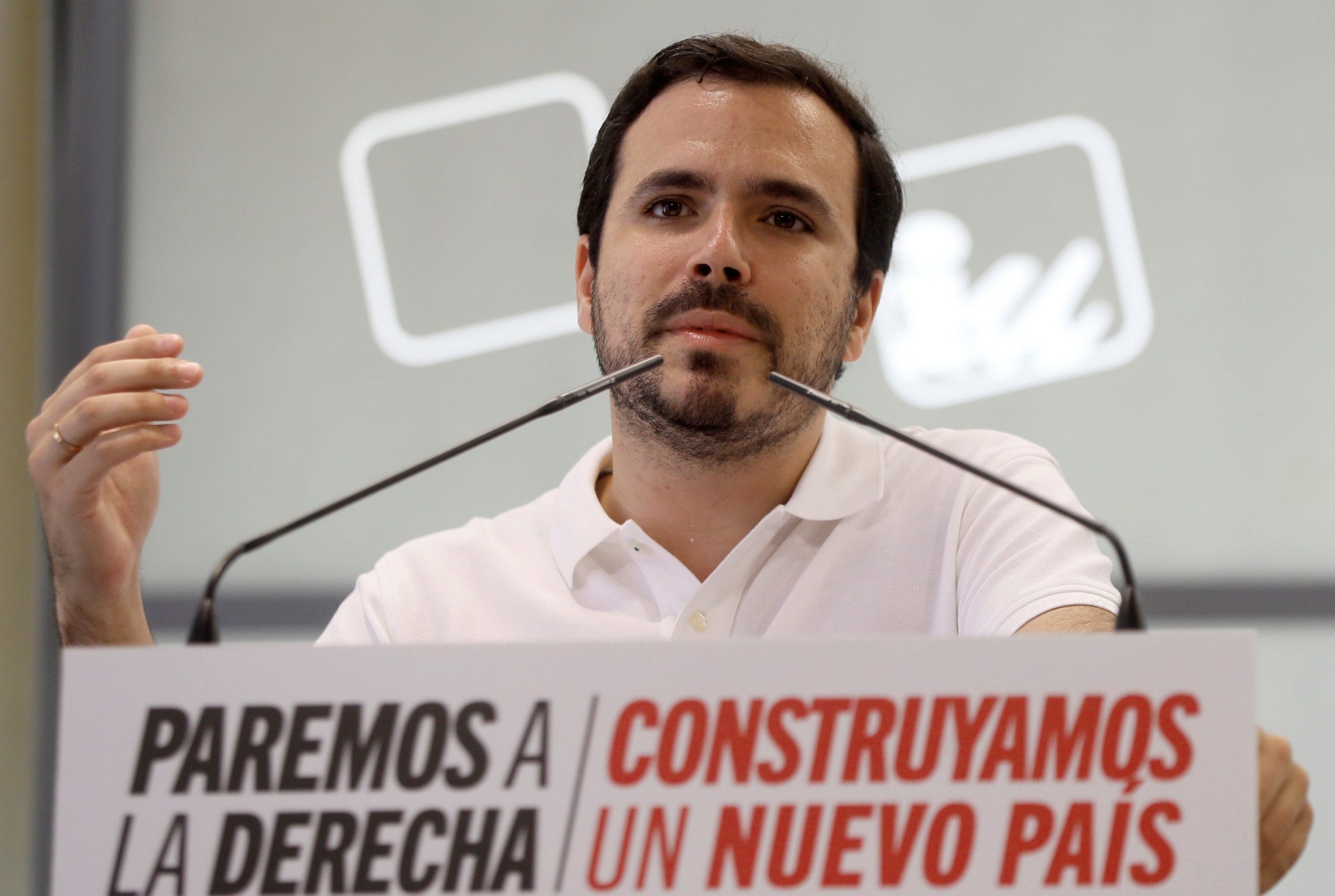 Ma&ntilde;ueco y TEM &lsquo;cornean&rsquo; a Alberto Garz&oacute;n tras desacreditar a la ganader&iacute;a espa&ntilde;ola en &lsquo;The Guardian&rsquo;