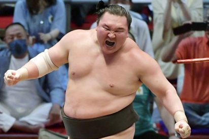 Hakuho, el luchador m&aacute;s importante en la historia del sumo, se retira en la cima de su carrera