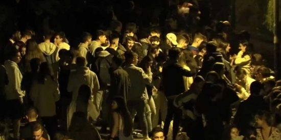 R&eacute;cord Mundial: macrobotell&oacute;n de 25.000 estudiantes en la Ciudad Universitaria de Madrid para celebrar el inicio de curso