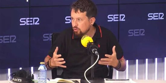 Iglesias se estrena en la SER con alfombra roja en la noche en la que se jactó de "tutear" al rey Felipe VI