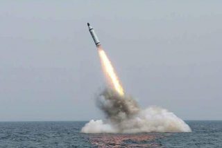 Corea del Sur logra con &eacute;xito el lanzamiento de un misil desde un submarino