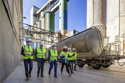 Cementos Portland Valderrivas presenta su Plan Energ&eacute;tico y Neutralidad Clim&aacute;tica al Gobierno C&aacute;ntabro