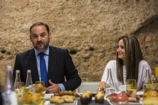 Los pufos gastron&oacute;micos duplicados de &Aacute;balos acabaron por indigestar al PSOE