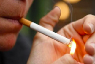 Sanidad propone incrementar los impuestos del tabaco y prohibir fumar en los coches