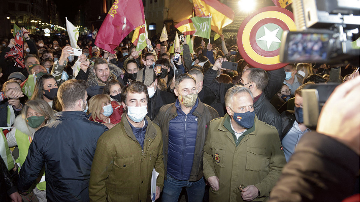 Espinosa de los Monteros usa el vídeo de Abascal ovacionado en León para meter un ‘zasca’ a Tezanos
